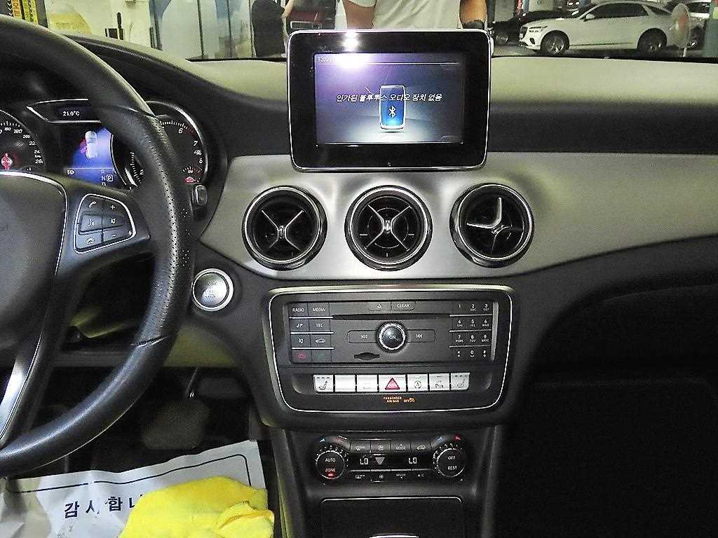 Mercedes Benz GLA Class - Vista 11