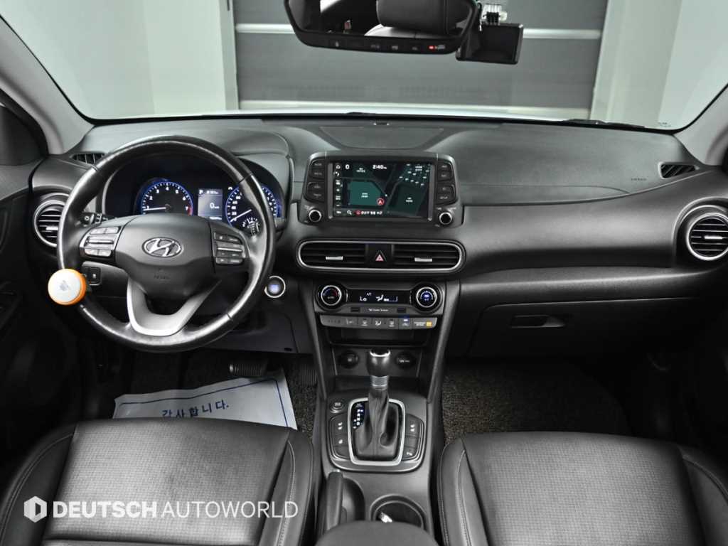 HYUNDAI Kona - Vista 7