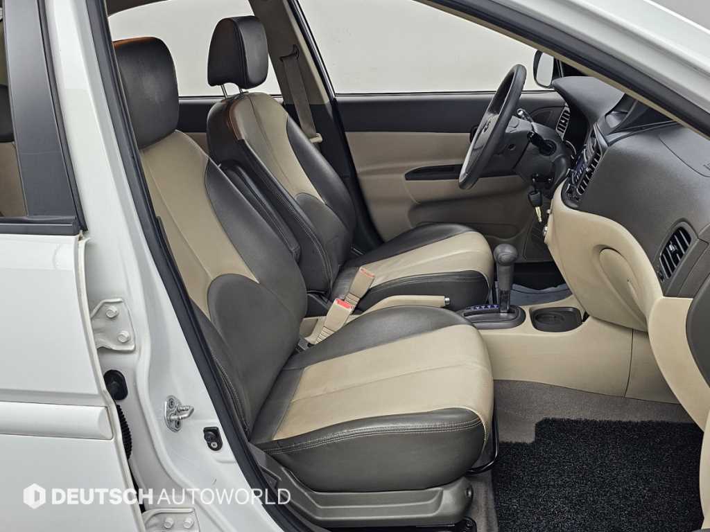 HYUNDAI Verna - Vista 10
