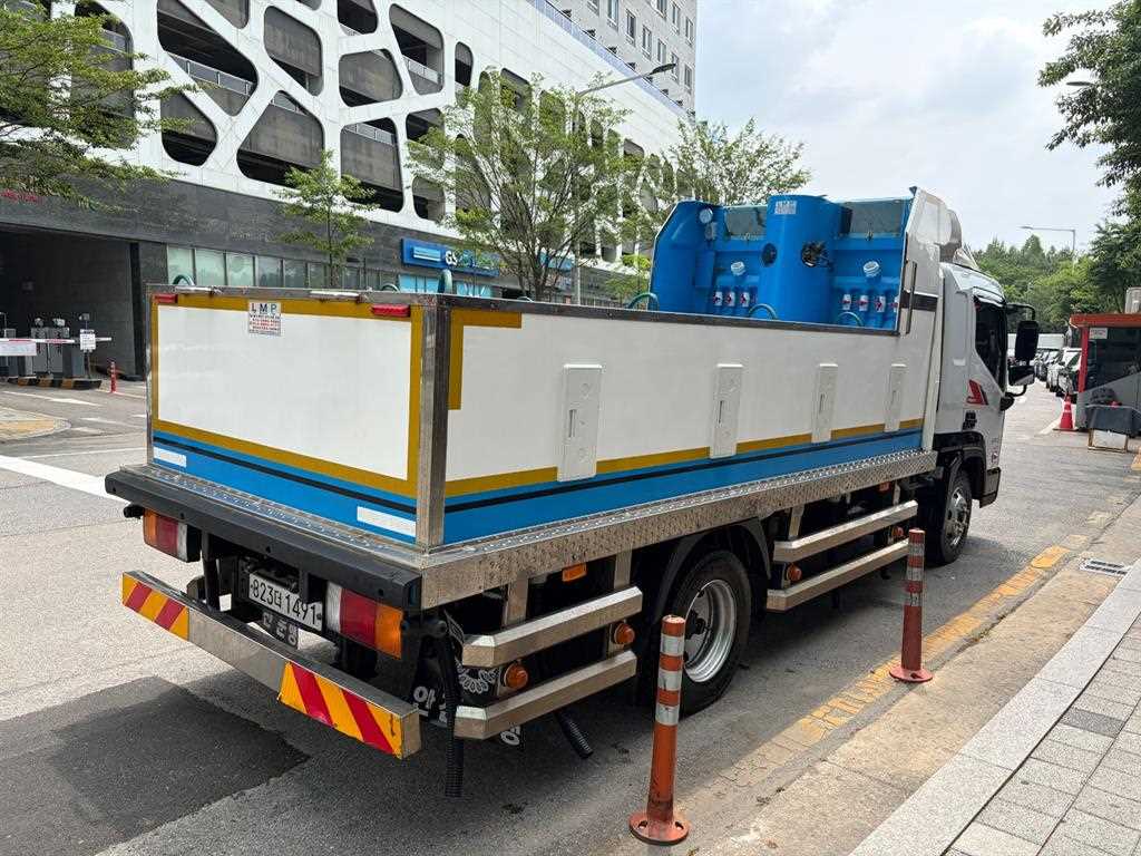 medium and large cargo Live Fish Car - Vista 6