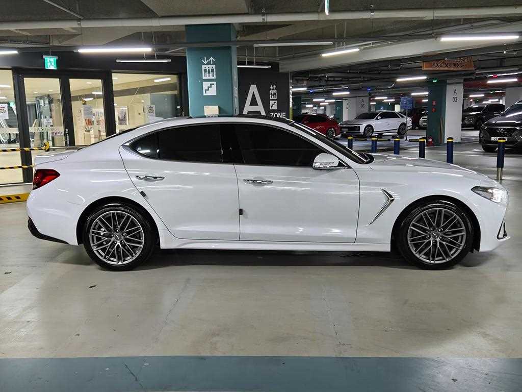 Genesis G70 - Vista 4