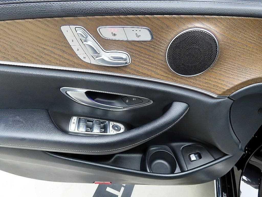 Mercedes Benz E class - Vista 11