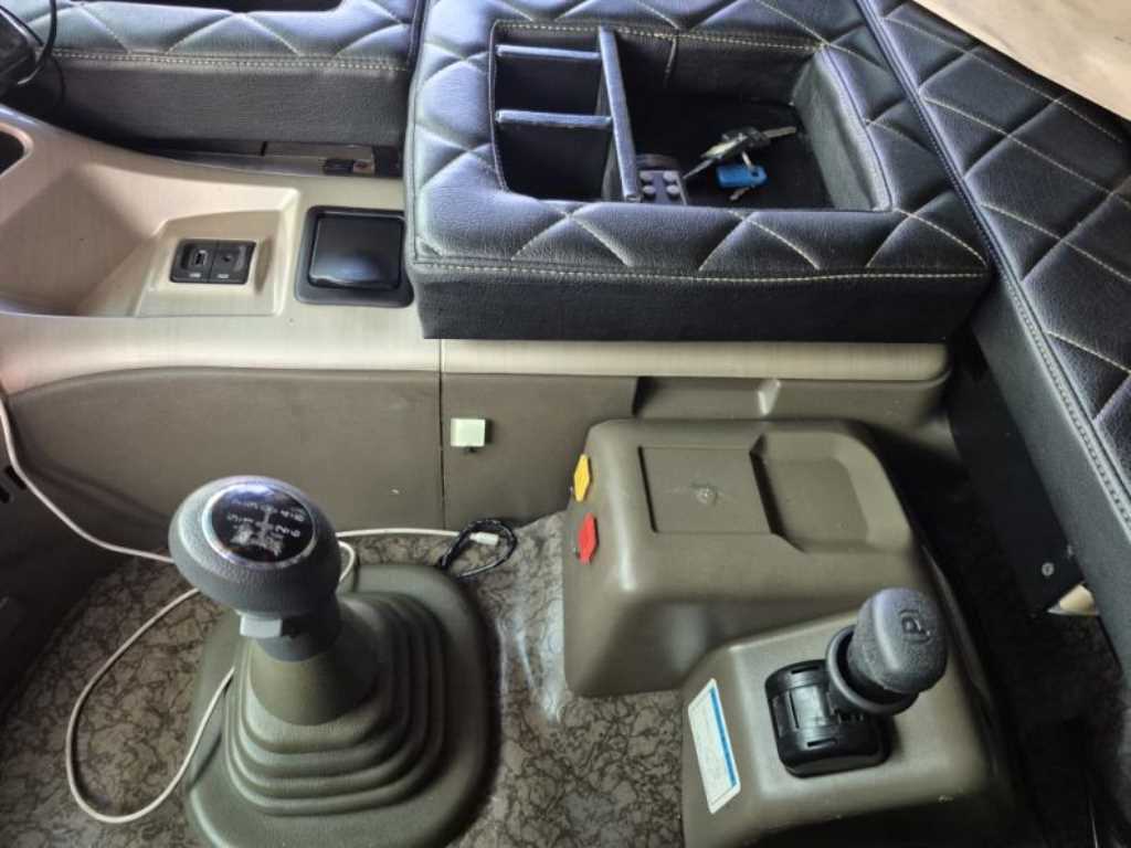 medium and large cargo truck - Vista 11