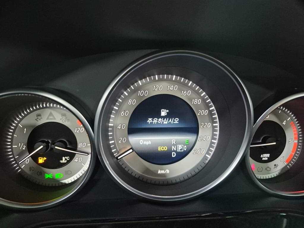 Mercedes Benz E class 2014 Plateado - Importación desde Corea - HF Imports Iquique - Foto 14