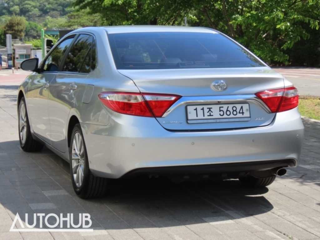 Toyota Camry - Vista 4