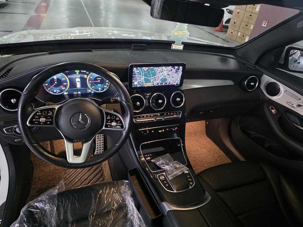 Mercedes Benz GLC Class - Vista 11