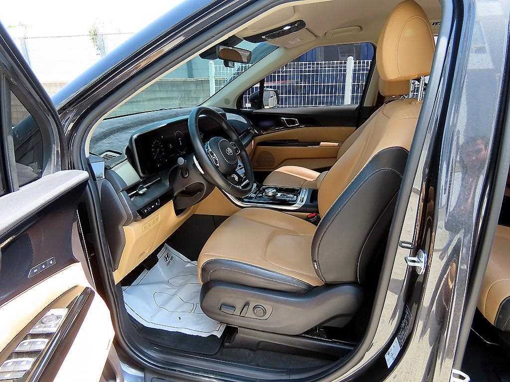 KIA Carnival - Vista 5
