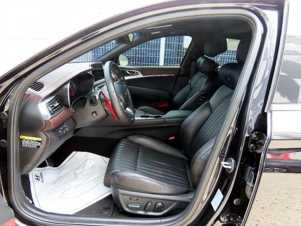 Genesis G70 - Vista 5