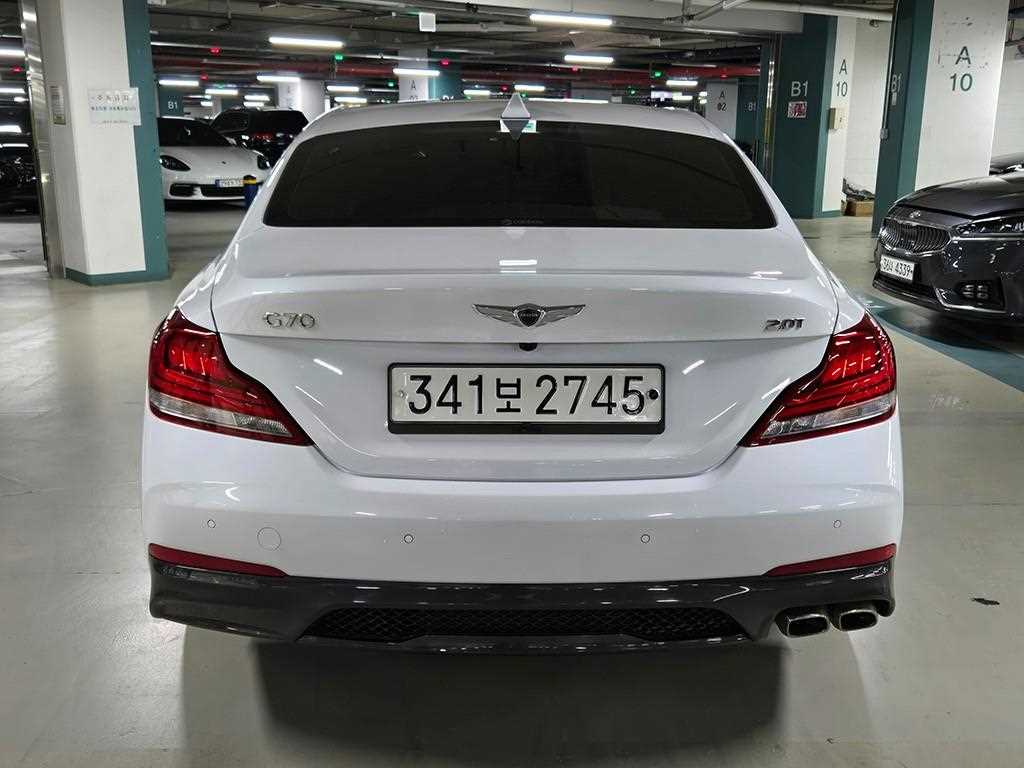 Genesis G70 - Vista 6