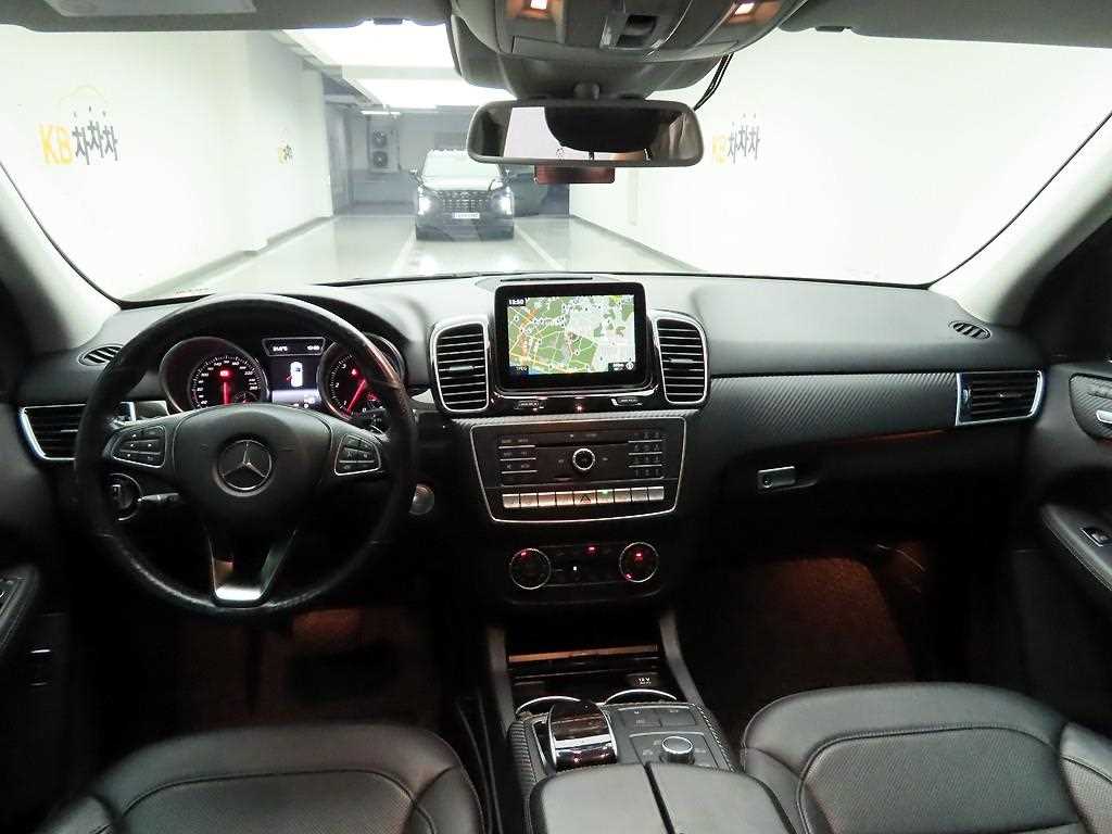 Mercedes Benz GLE Class - Vista 6