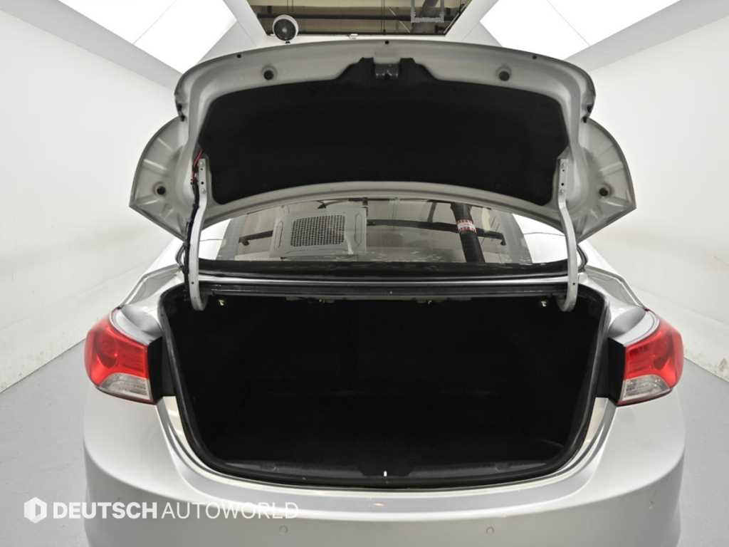 HYUNDAI Avante 2011 Plateado - Importación desde Corea - HF Imports Iquique - Foto 19