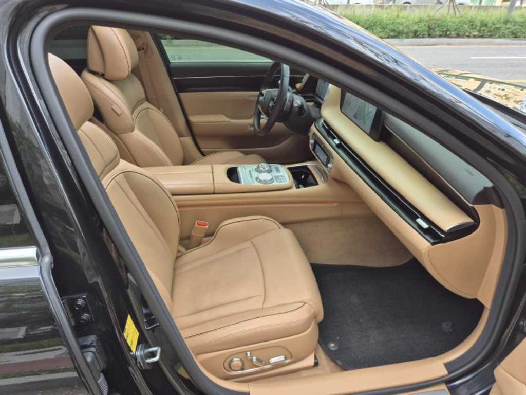 Genesis G90 - Vista 12