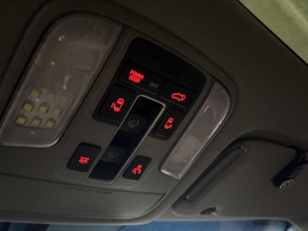 KIA Carnival - Vista 8