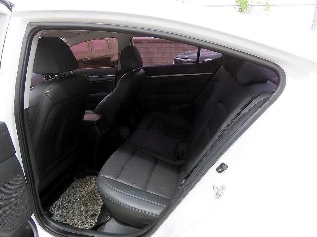HYUNDAI Avante - Vista 6