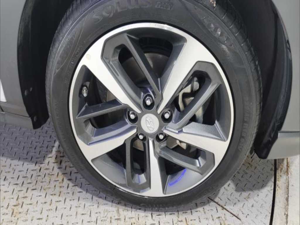 HYUNDAI Kona - Vista 12