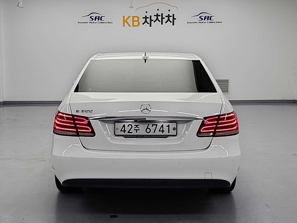 Mercedes Benz E class - Vista 3