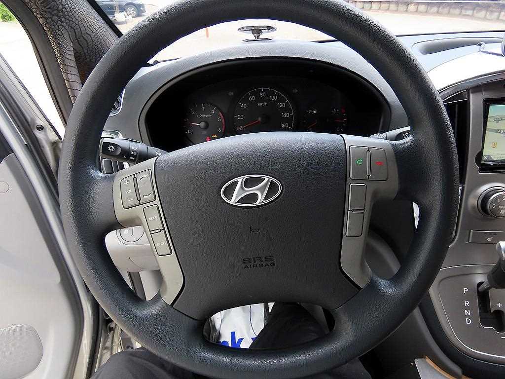 HYUNDAI Starex - Vista 8