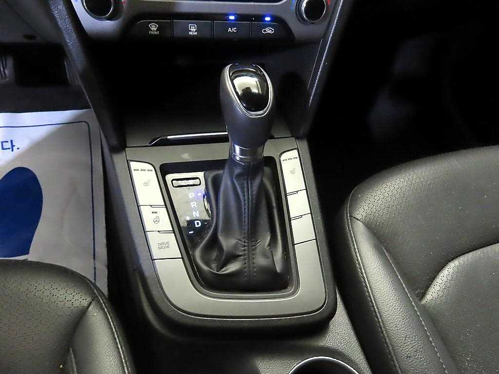 HYUNDAI Avante - Vista 12