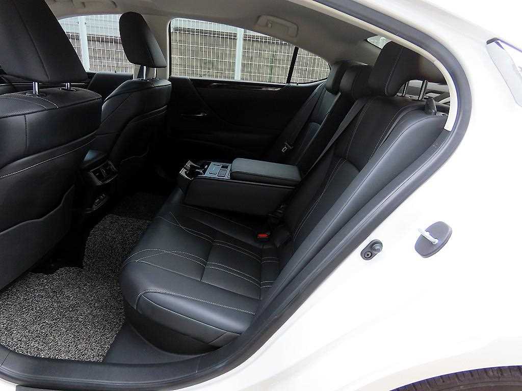 Lexus ES - Vista 6