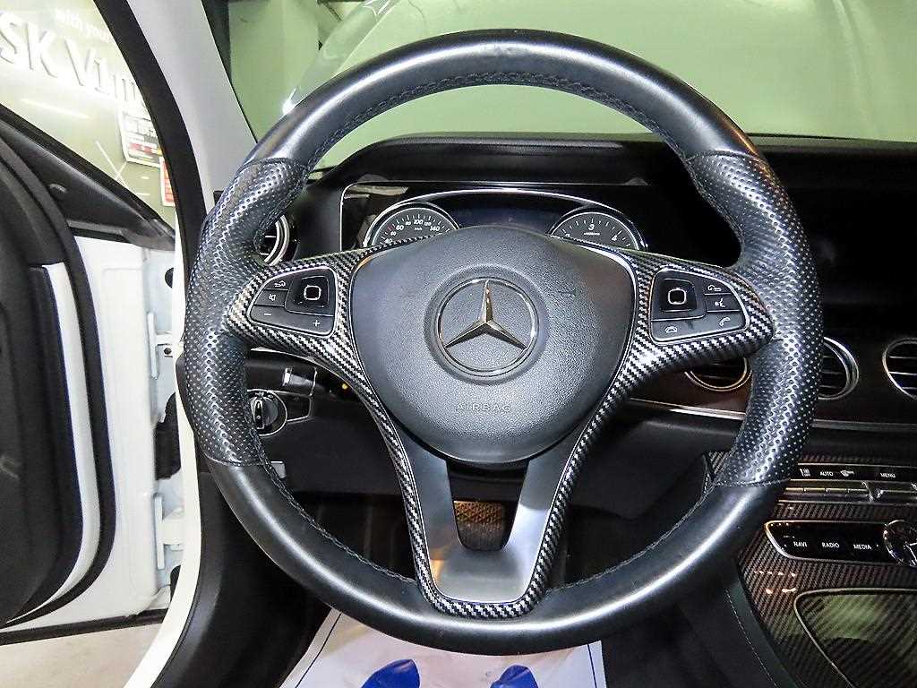 Mercedes Benz E class - Vista 8