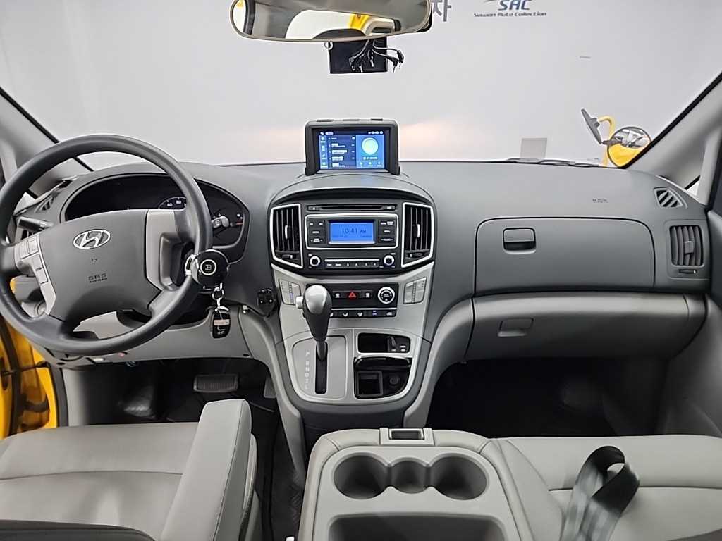 HYUNDAI Starex - Vista 7