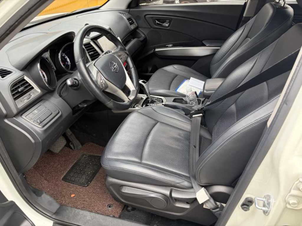 Ssangyong Tivoli - Vista 4