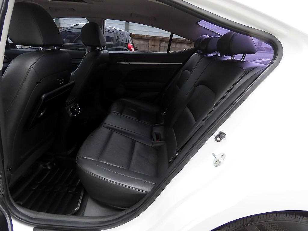 HYUNDAI Avante - Vista 6