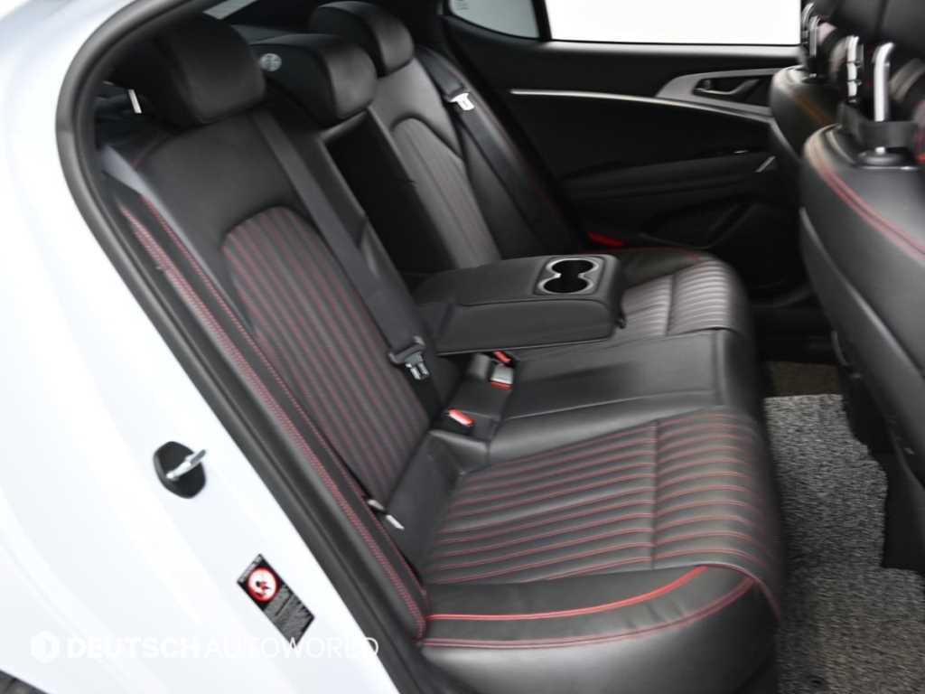 Genesis G70 - Vista 12