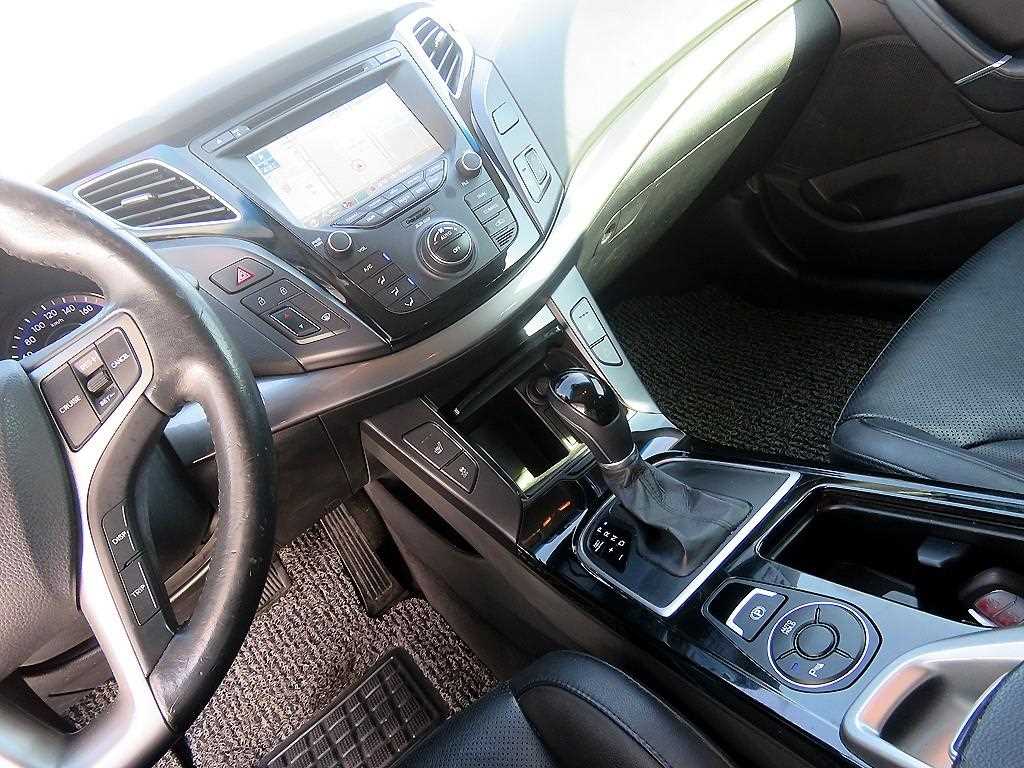 HYUNDAI i40 - Vista 12