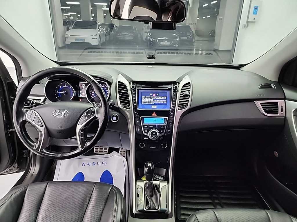HYUNDAI i30 - Vista 7