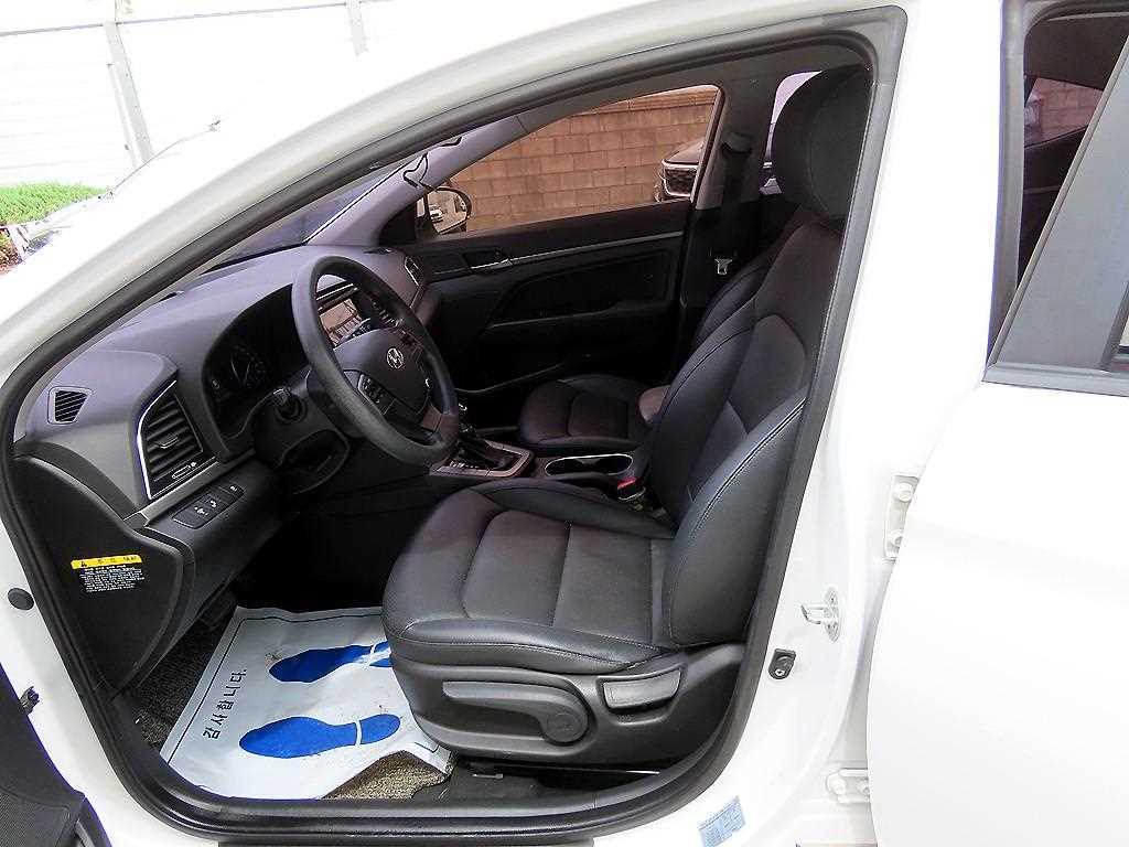 HYUNDAI Avante - Vista 5