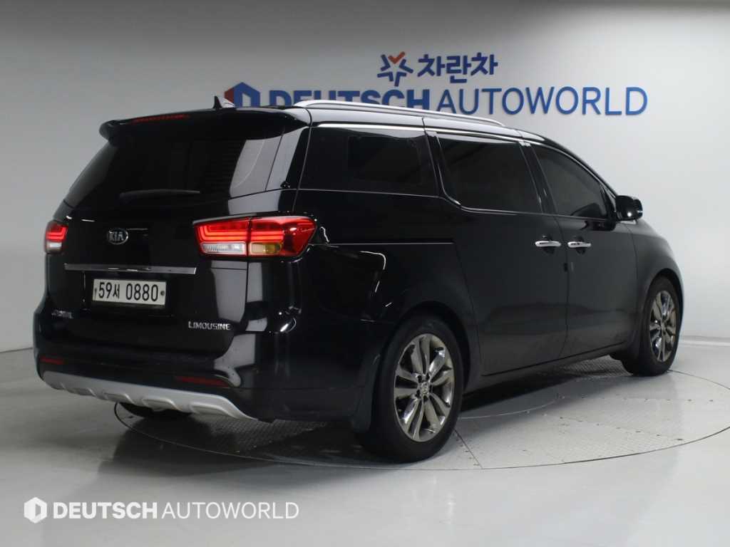 KIA Carnival - Vista 2