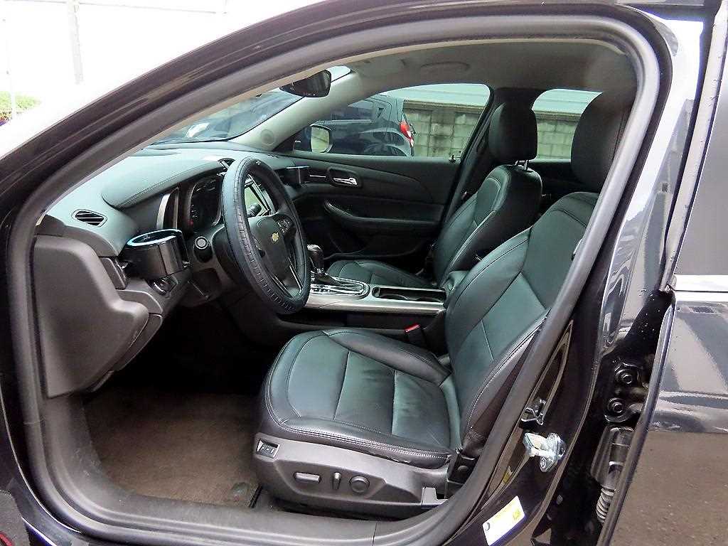 Chevrolet Malibu - Vista 5