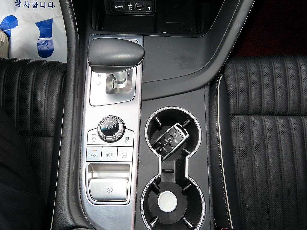 Genesis G70 - Vista 10