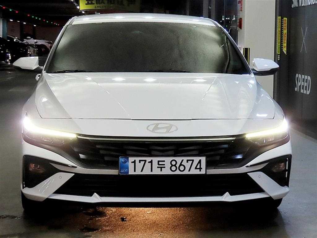 HYUNDAI Avante - Vista 2