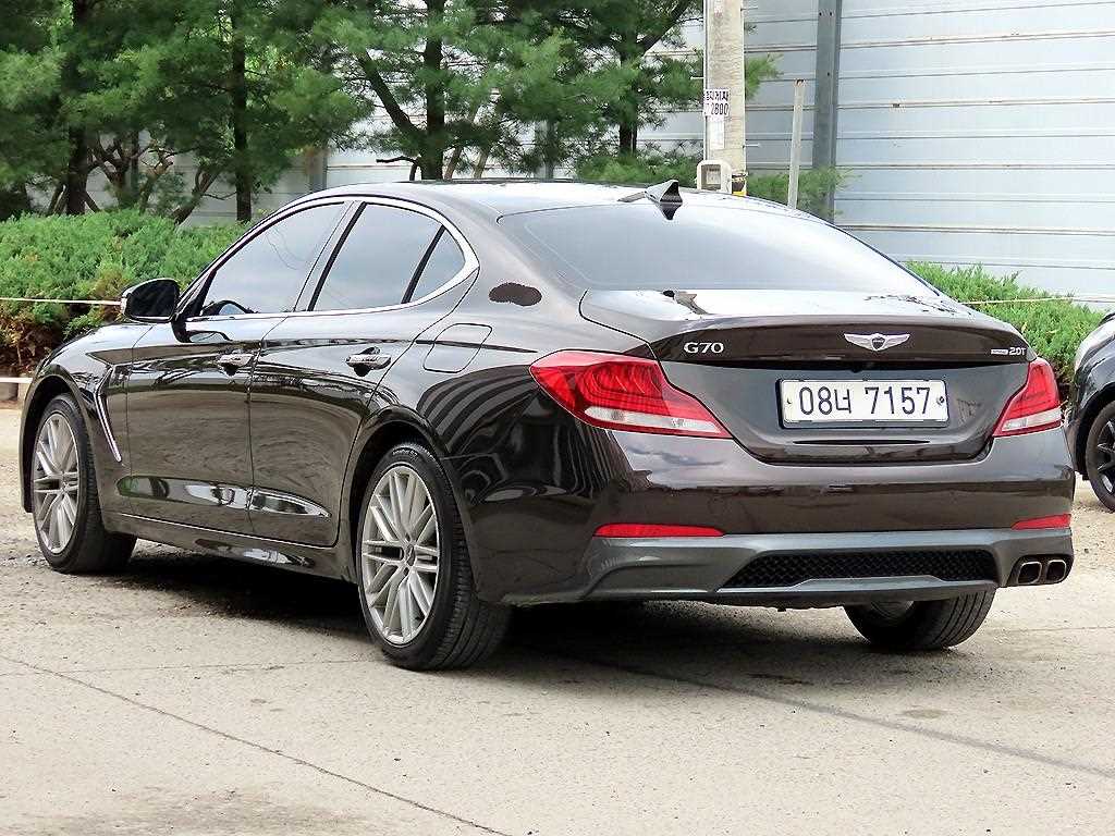 Genesis G70 - Vista 3