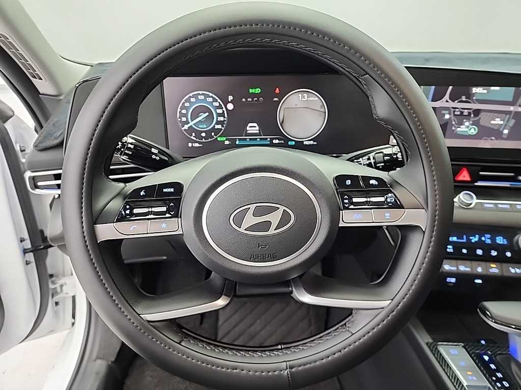 HYUNDAI Avante - Vista 9
