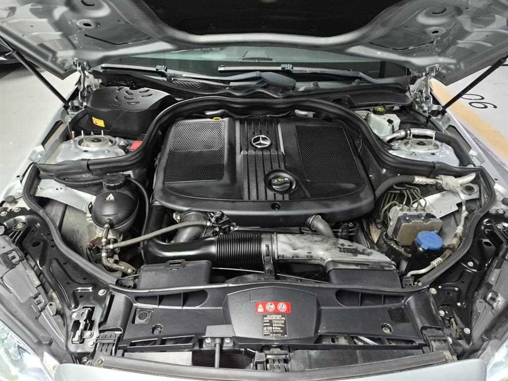 Mercedes Benz E class 2014 Plateado - Importación desde Corea - HF Imports Iquique - Foto 17