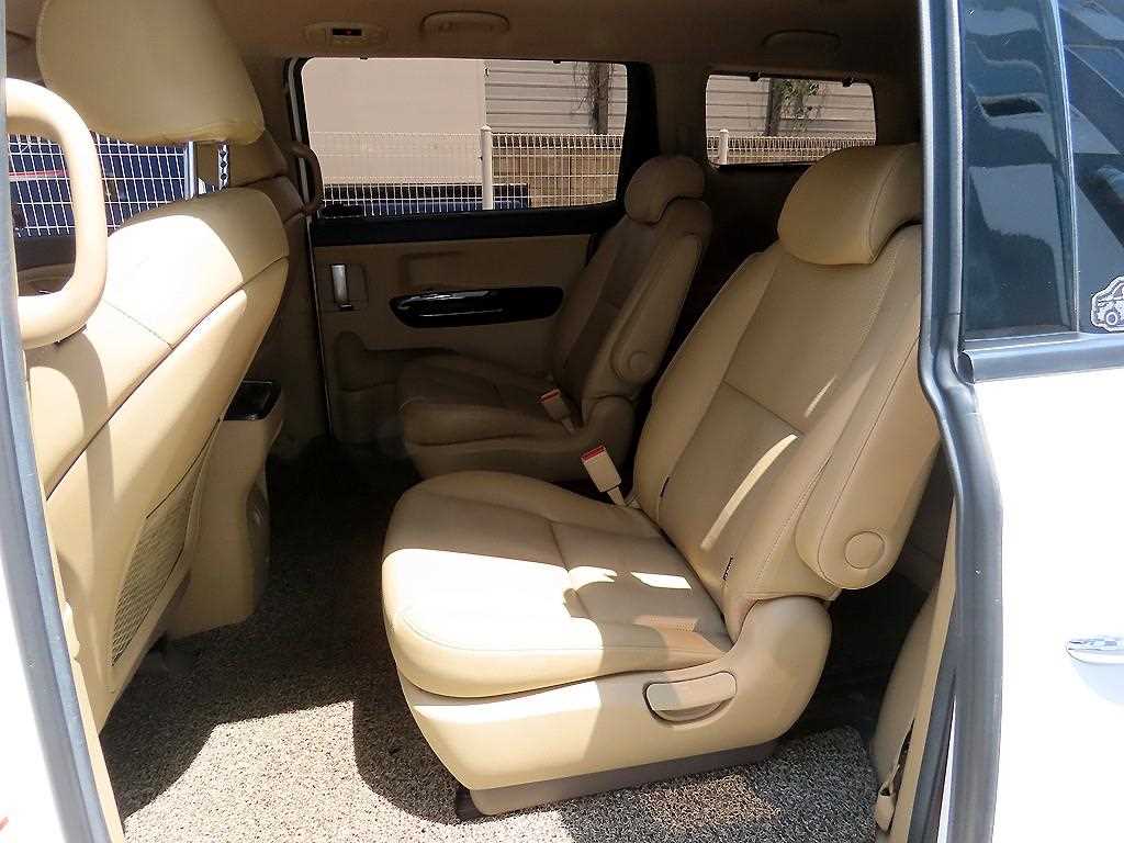KIA Carnival - Vista 6