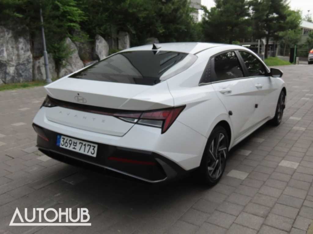 HYUNDAI Avante - Vista 3