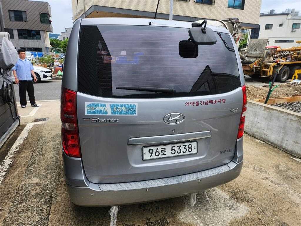 HYUNDAI Starex - Vista 2