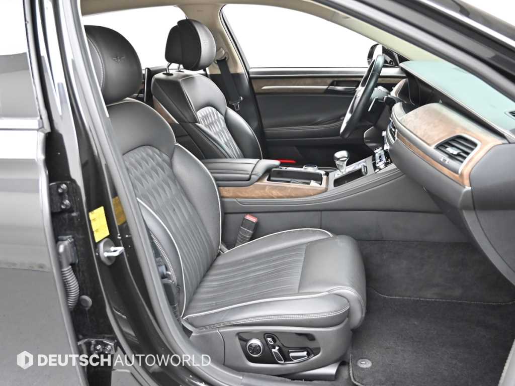 Genesis G90 - Vista 10