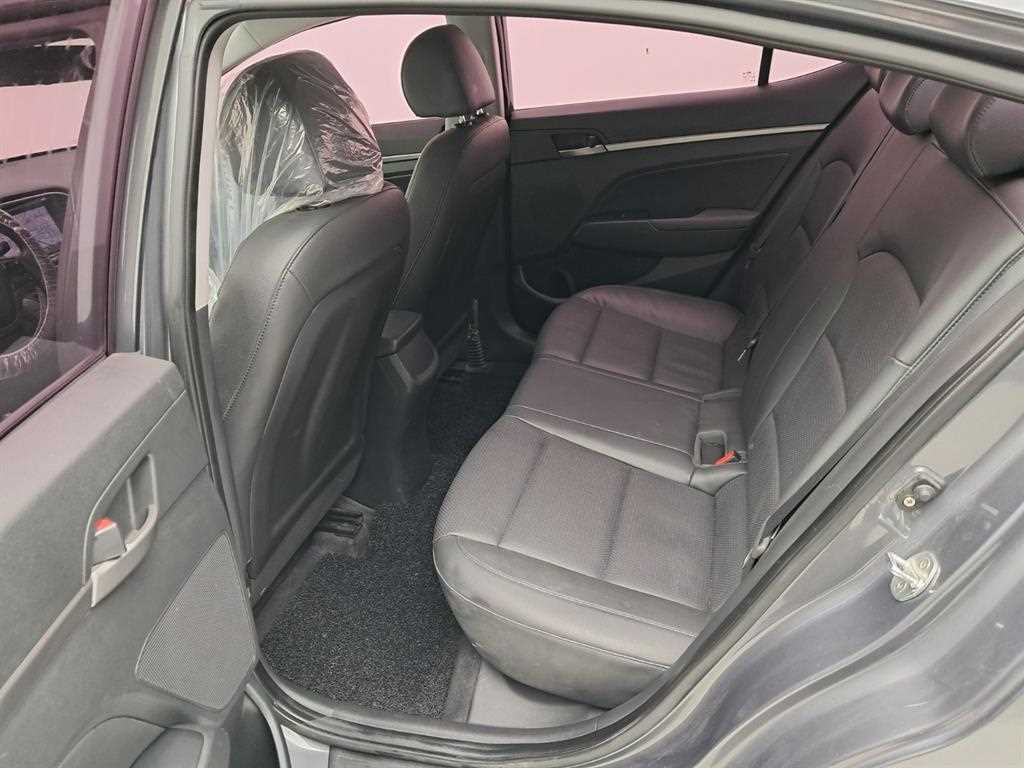 HYUNDAI Avante - Vista 11