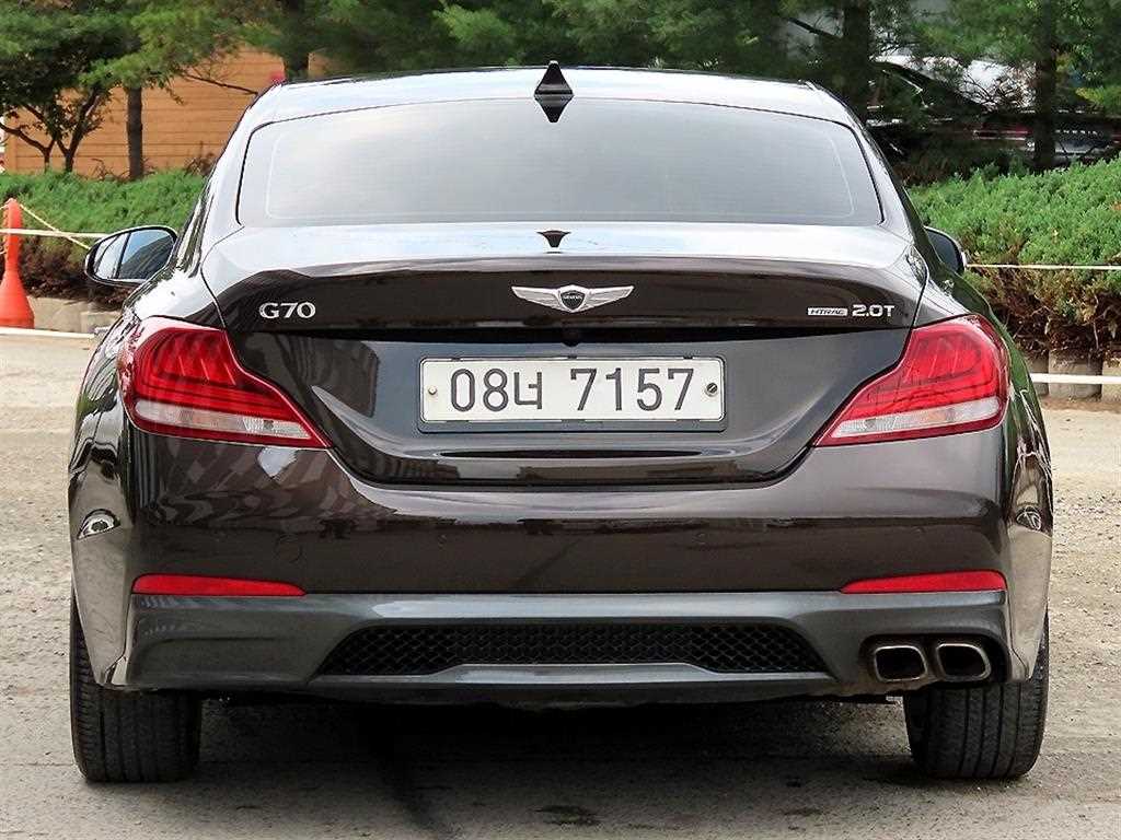 Genesis G70 - Vista 4