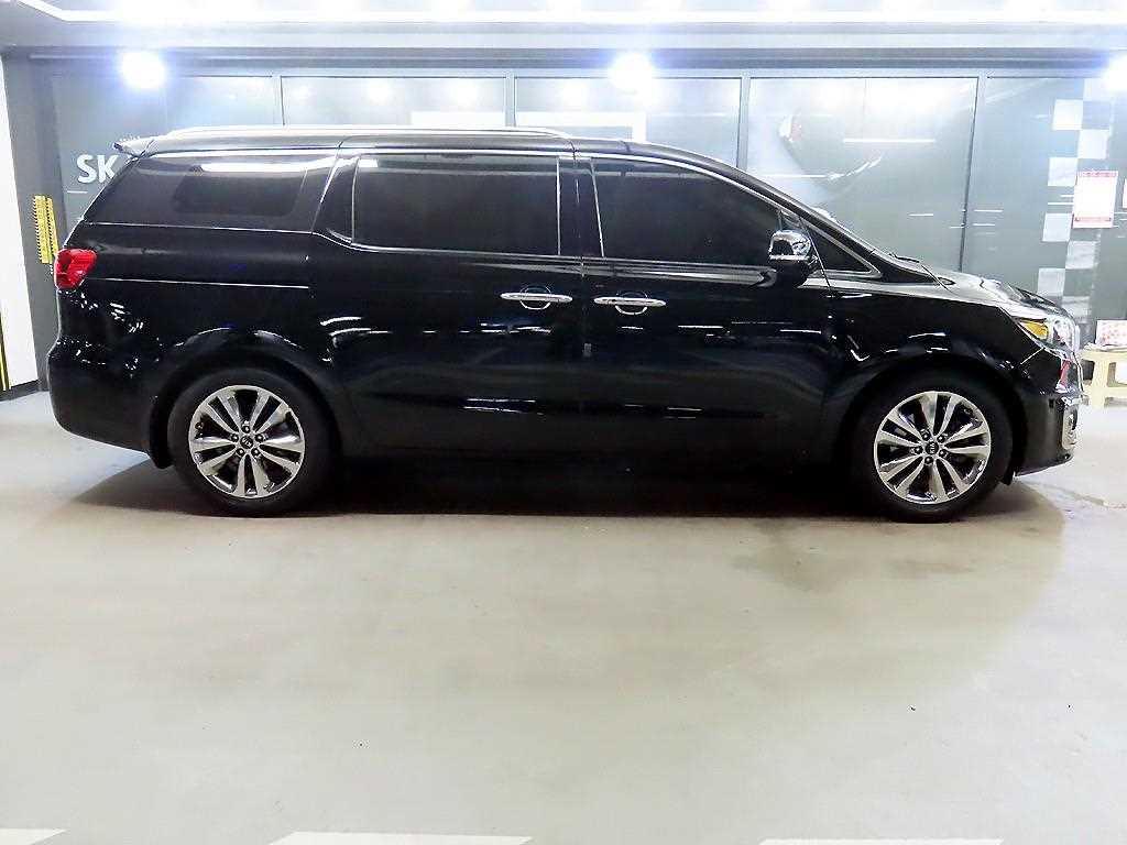 KIA Carnival - Vista 3