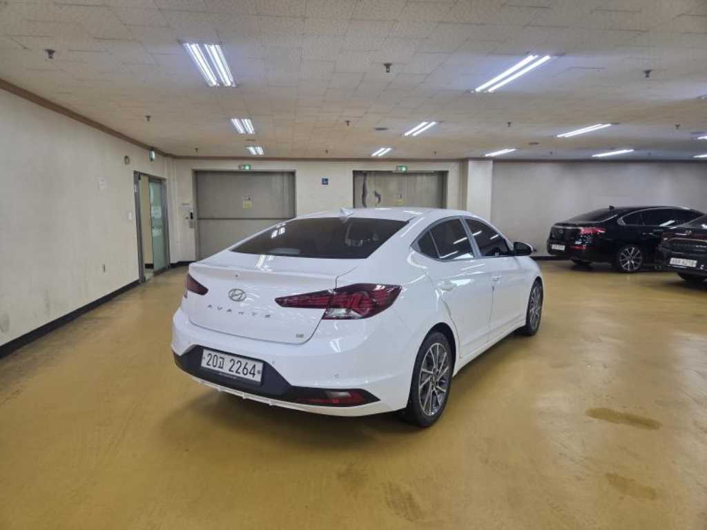 HYUNDAI Avante - Vista 5