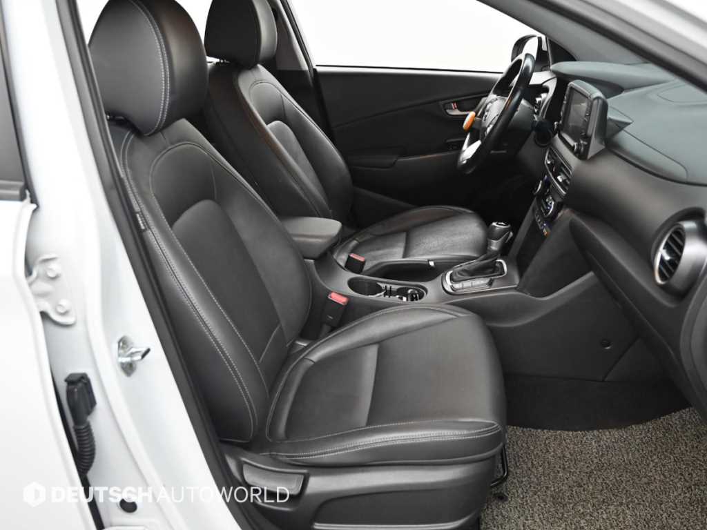 HYUNDAI Kona - Vista 10