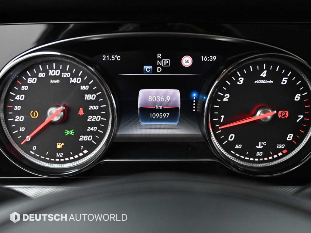 Mercedes Benz E class - Vista 8