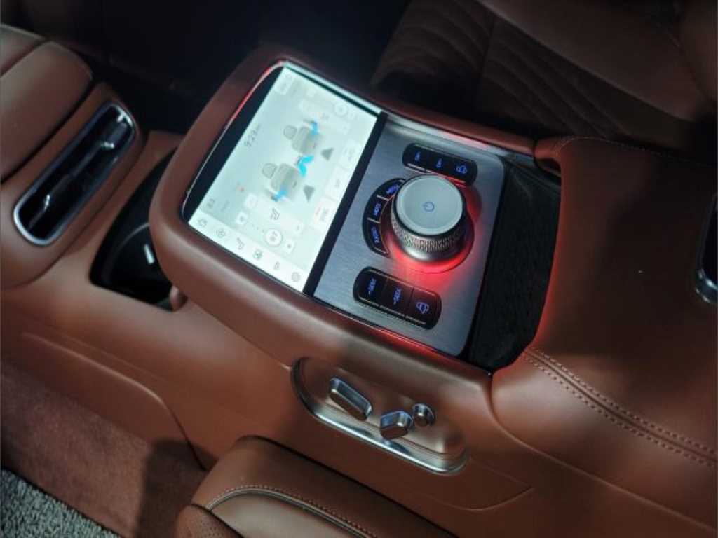 Genesis G90 - Vista 8