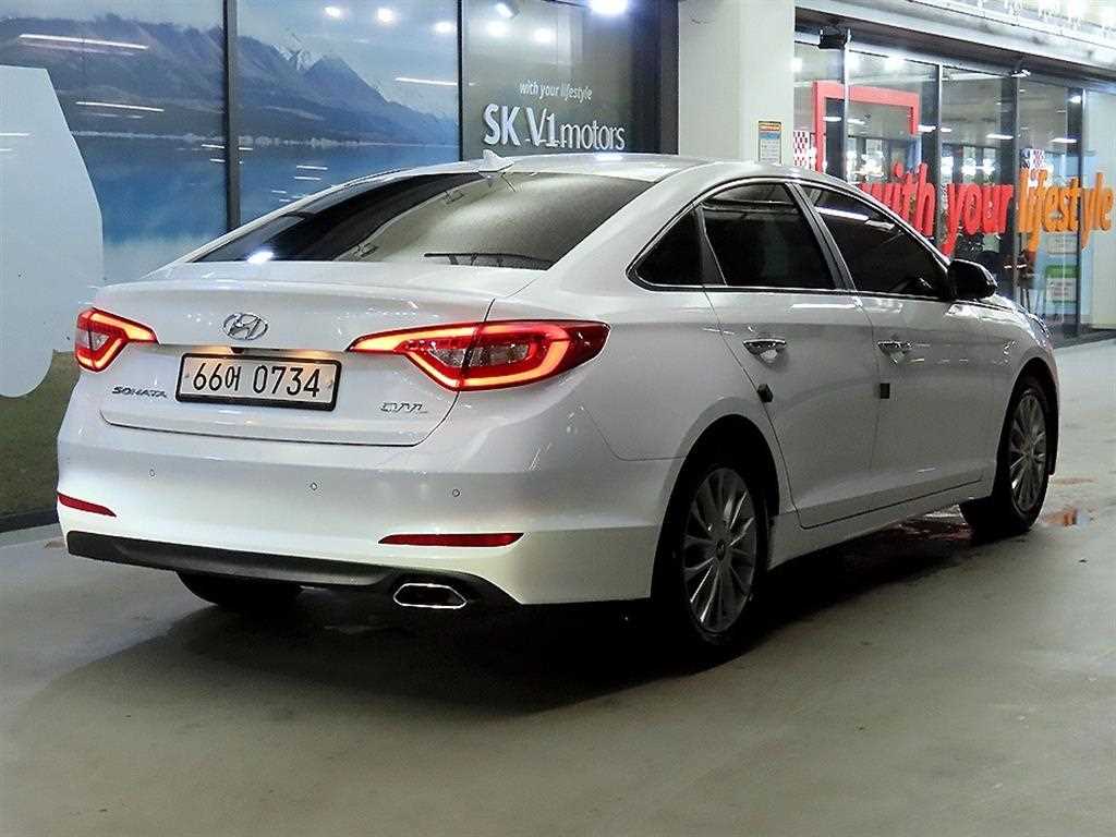 HYUNDAI Sonata - Vista 4